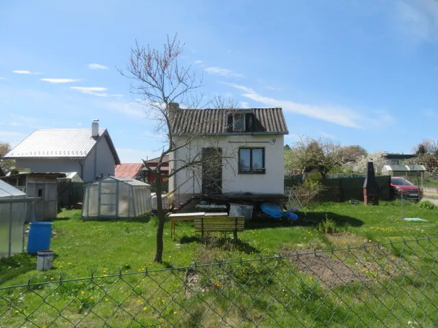 1/2 zahrady se zděnou chatkou v obci Klatovy, okr. Klatovy